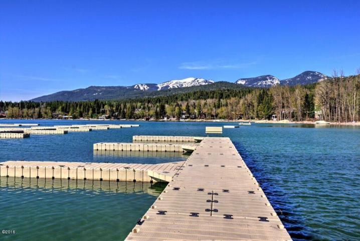 1400 wisconsin avenue dock with mountain view